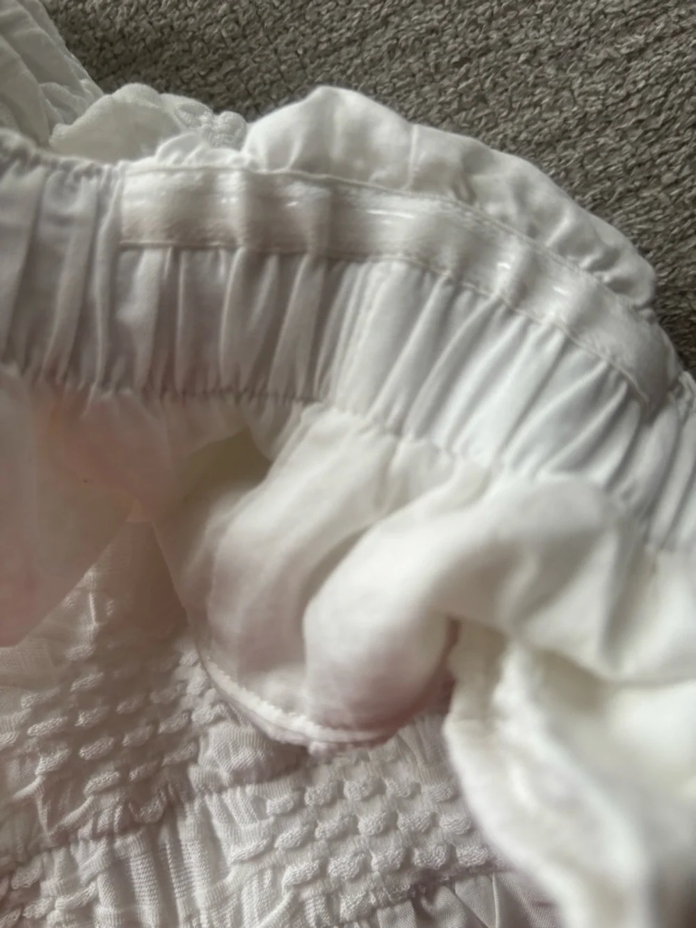 Maeve Anthropologie Off Shoulder Textured Blouse | White Ruffle Top Size M - Picture 4 of 5